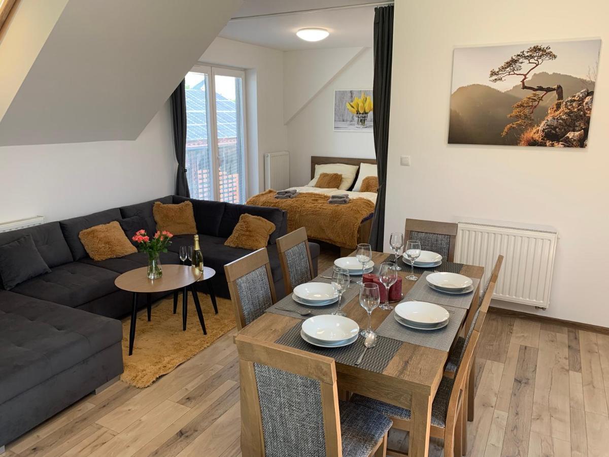 Cozy 2-Bedroom Vacation Apartment With Entire Top Floor Gaj  Экстерьер фото